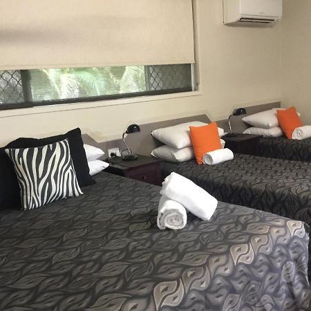 Golden Palms Motor Inn Bundaberg Buitenkant foto