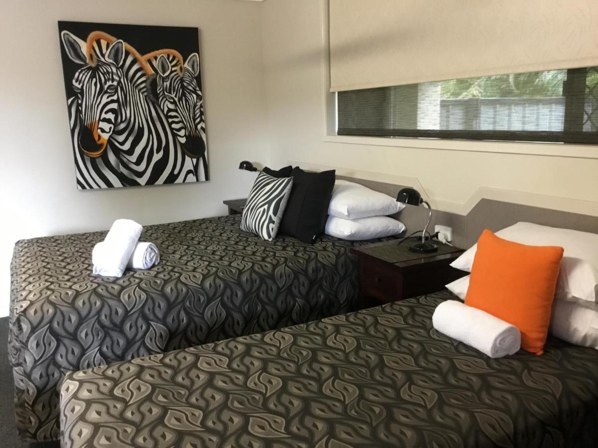 Golden Palms Motor Inn Bundaberg Buitenkant foto