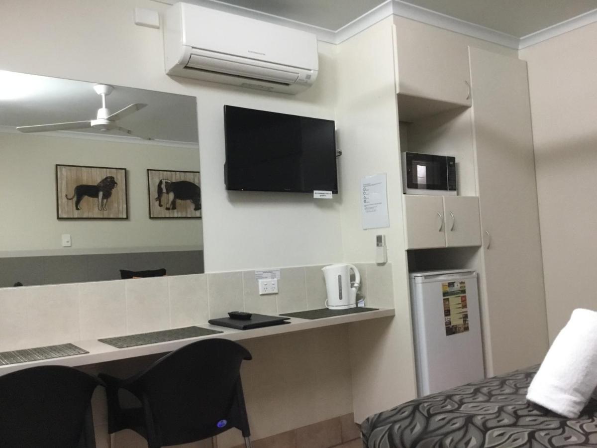Golden Palms Motor Inn Bundaberg Buitenkant foto