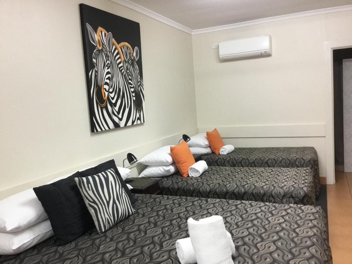Golden Palms Motor Inn Bundaberg Buitenkant foto