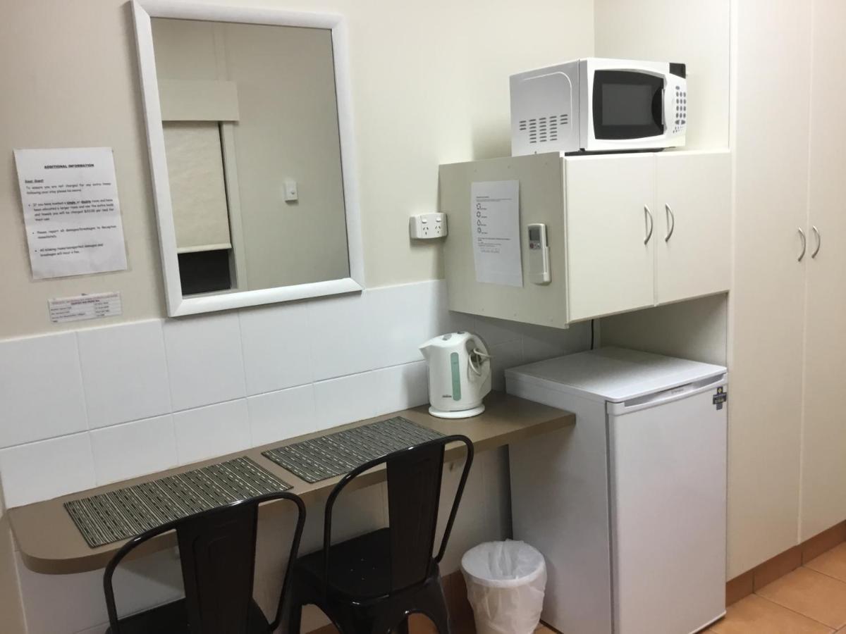 Golden Palms Motor Inn Bundaberg Buitenkant foto