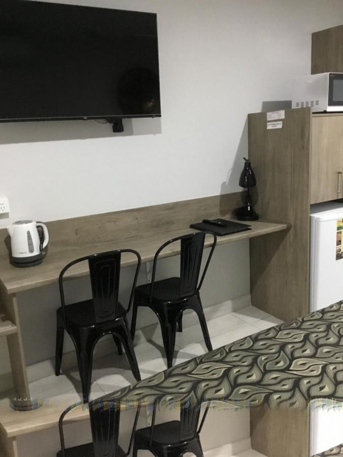 Golden Palms Motor Inn Bundaberg Buitenkant foto