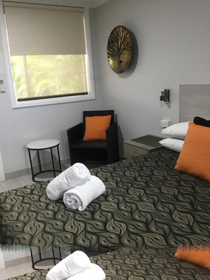 Golden Palms Motor Inn Bundaberg Buitenkant foto