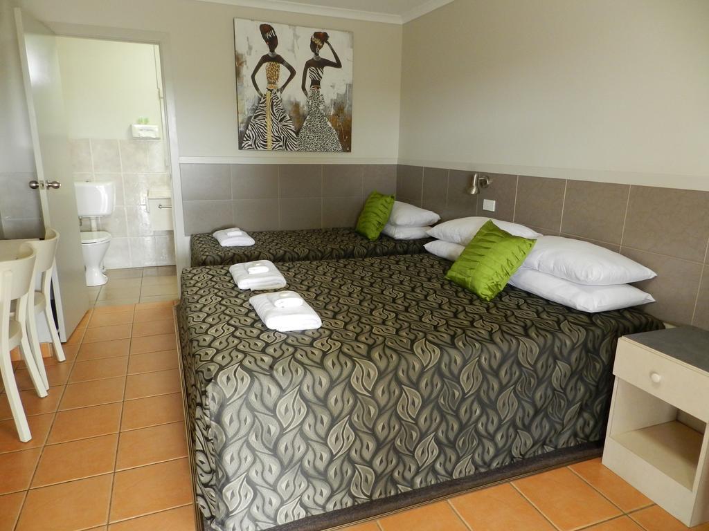 Golden Palms Motor Inn Bundaberg Buitenkant foto