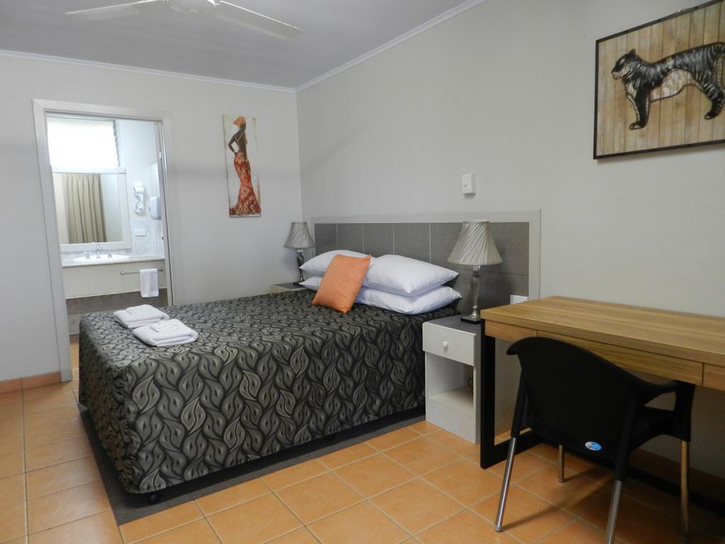 Golden Palms Motor Inn Bundaberg Buitenkant foto