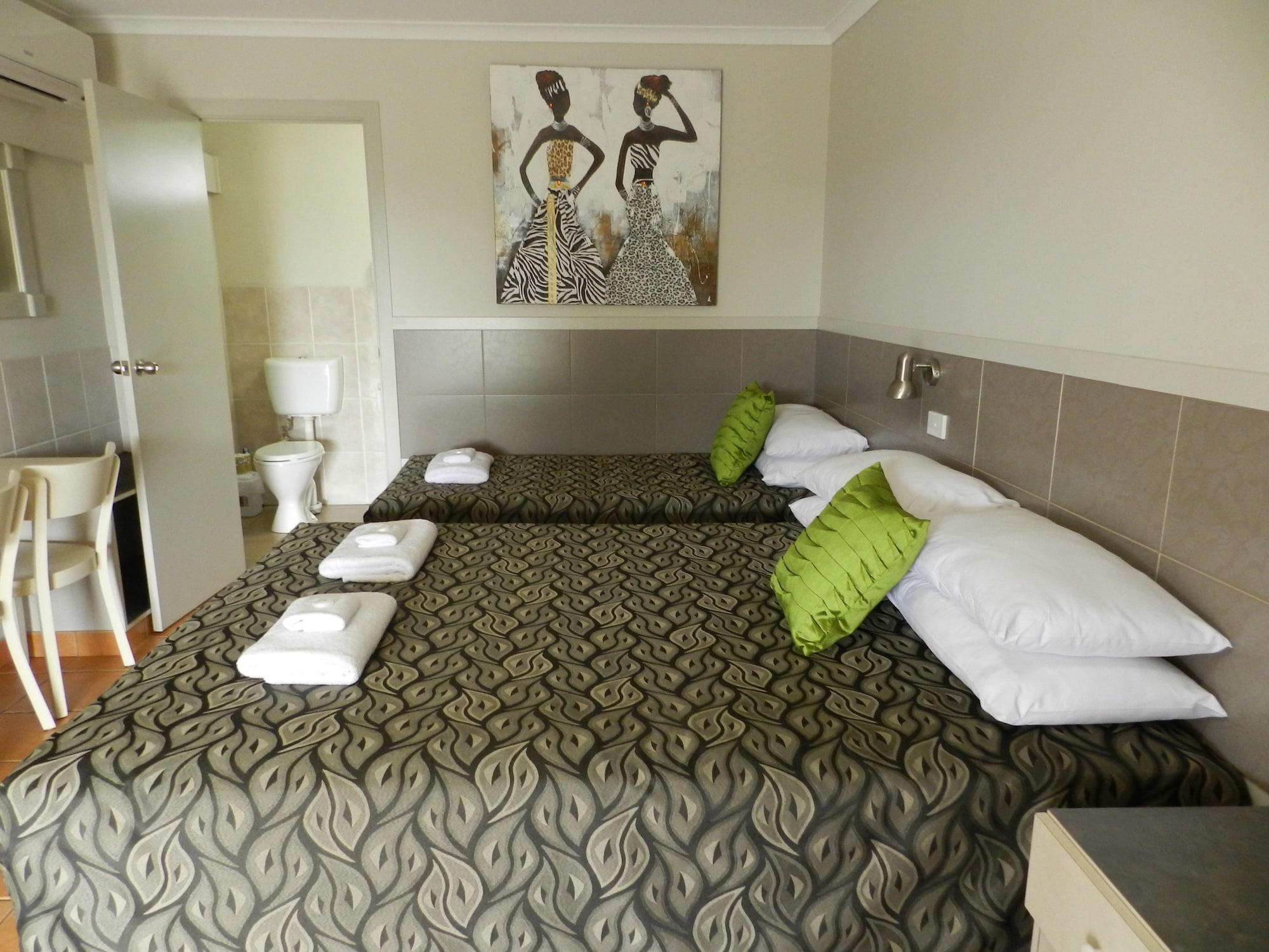Golden Palms Motor Inn Bundaberg Buitenkant foto