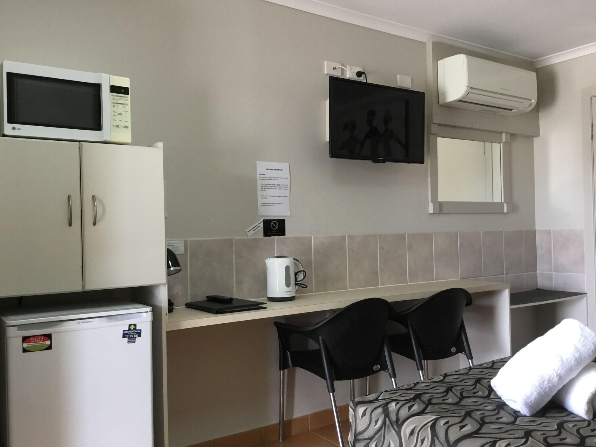 Golden Palms Motor Inn Bundaberg Buitenkant foto
