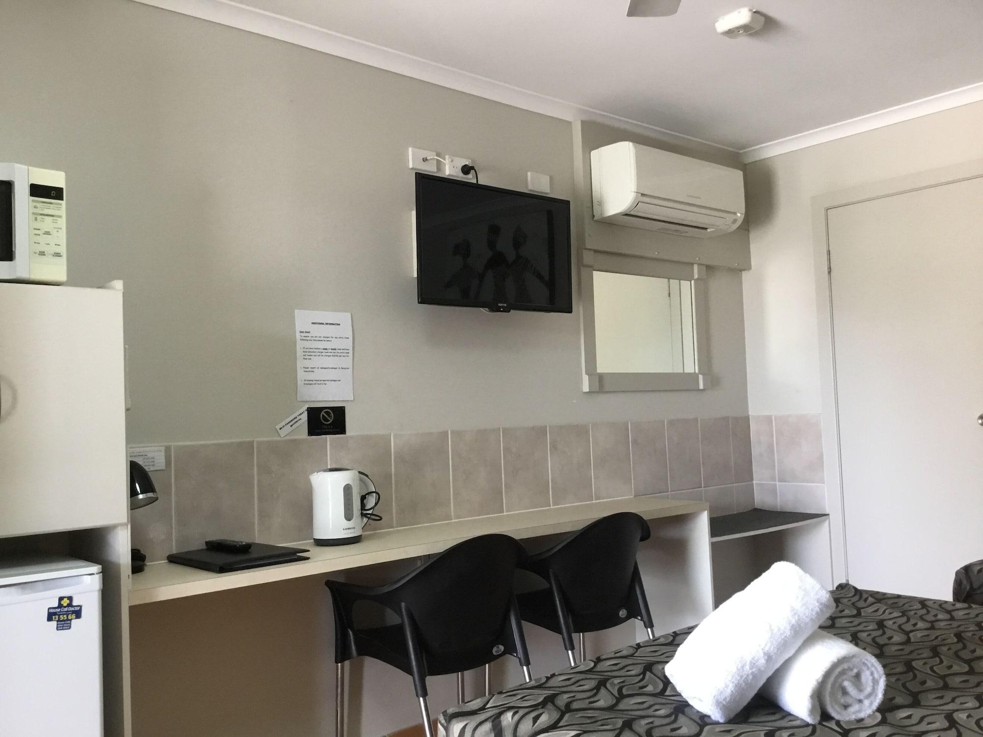 Golden Palms Motor Inn Bundaberg Buitenkant foto