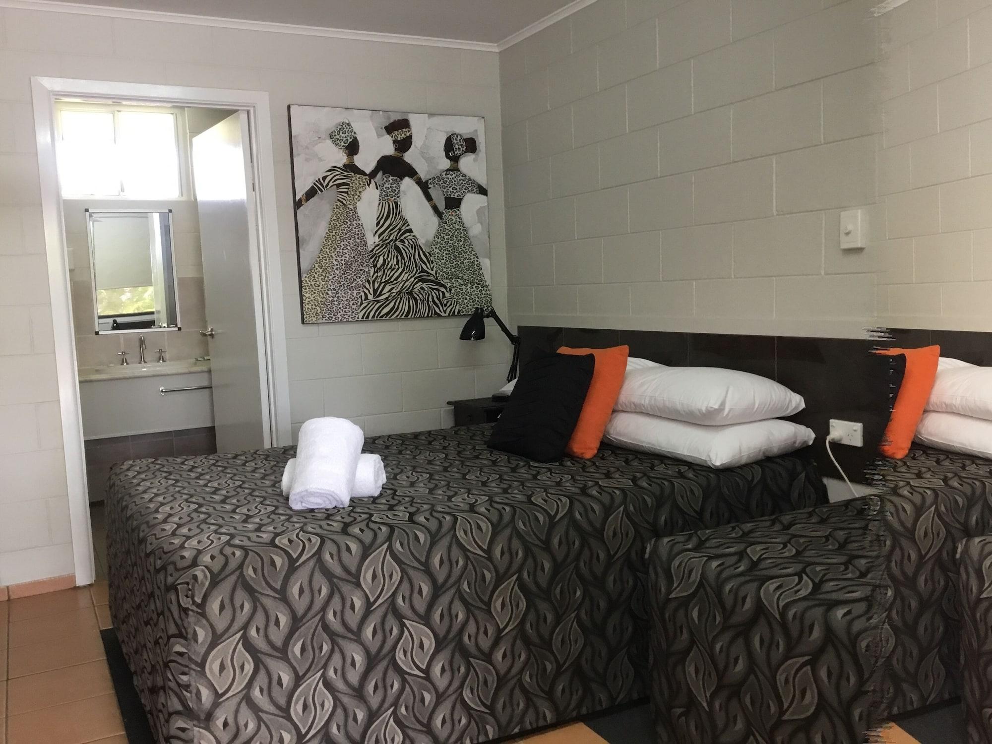 Golden Palms Motor Inn Bundaberg Buitenkant foto