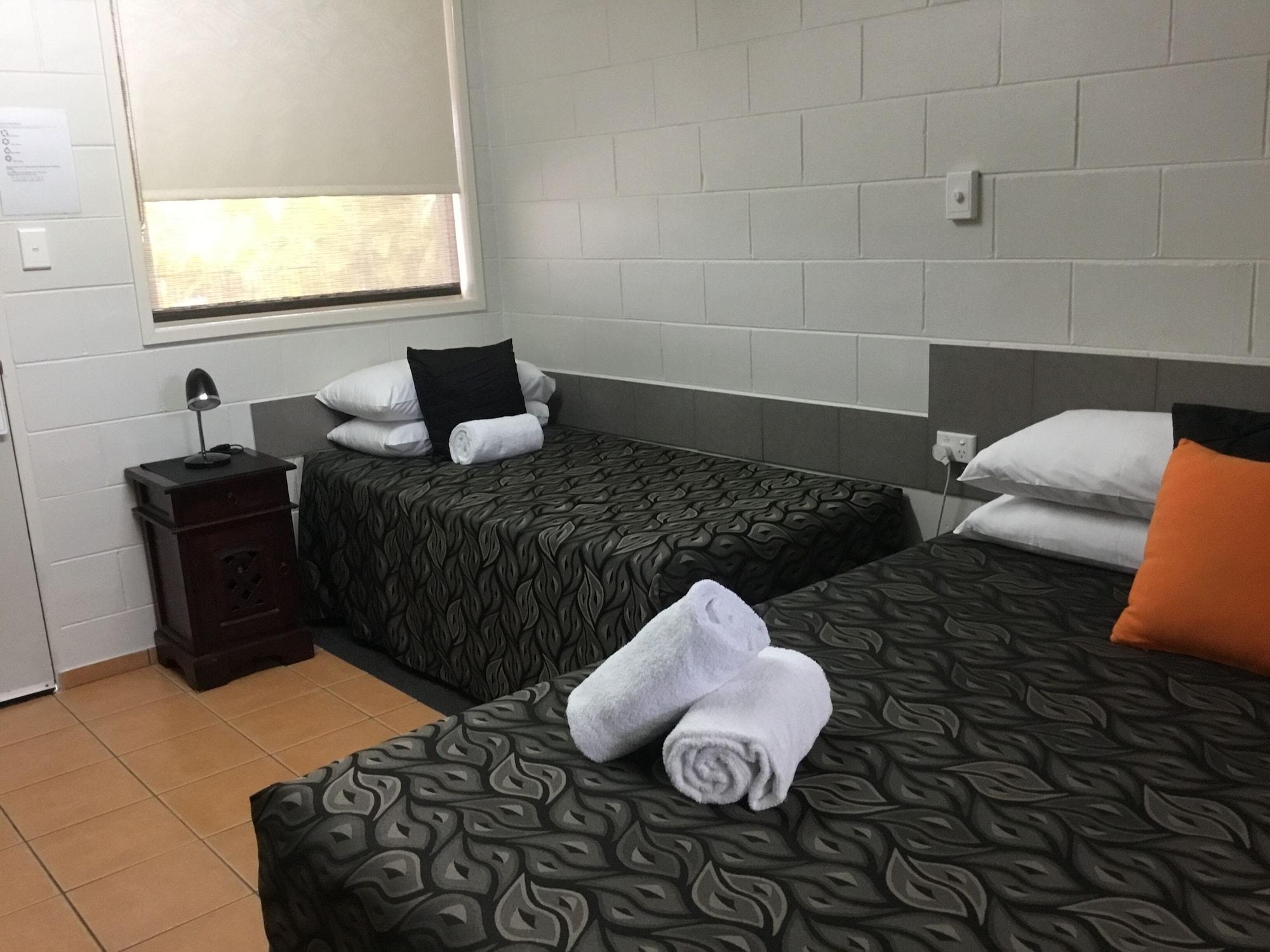 Golden Palms Motor Inn Bundaberg Buitenkant foto