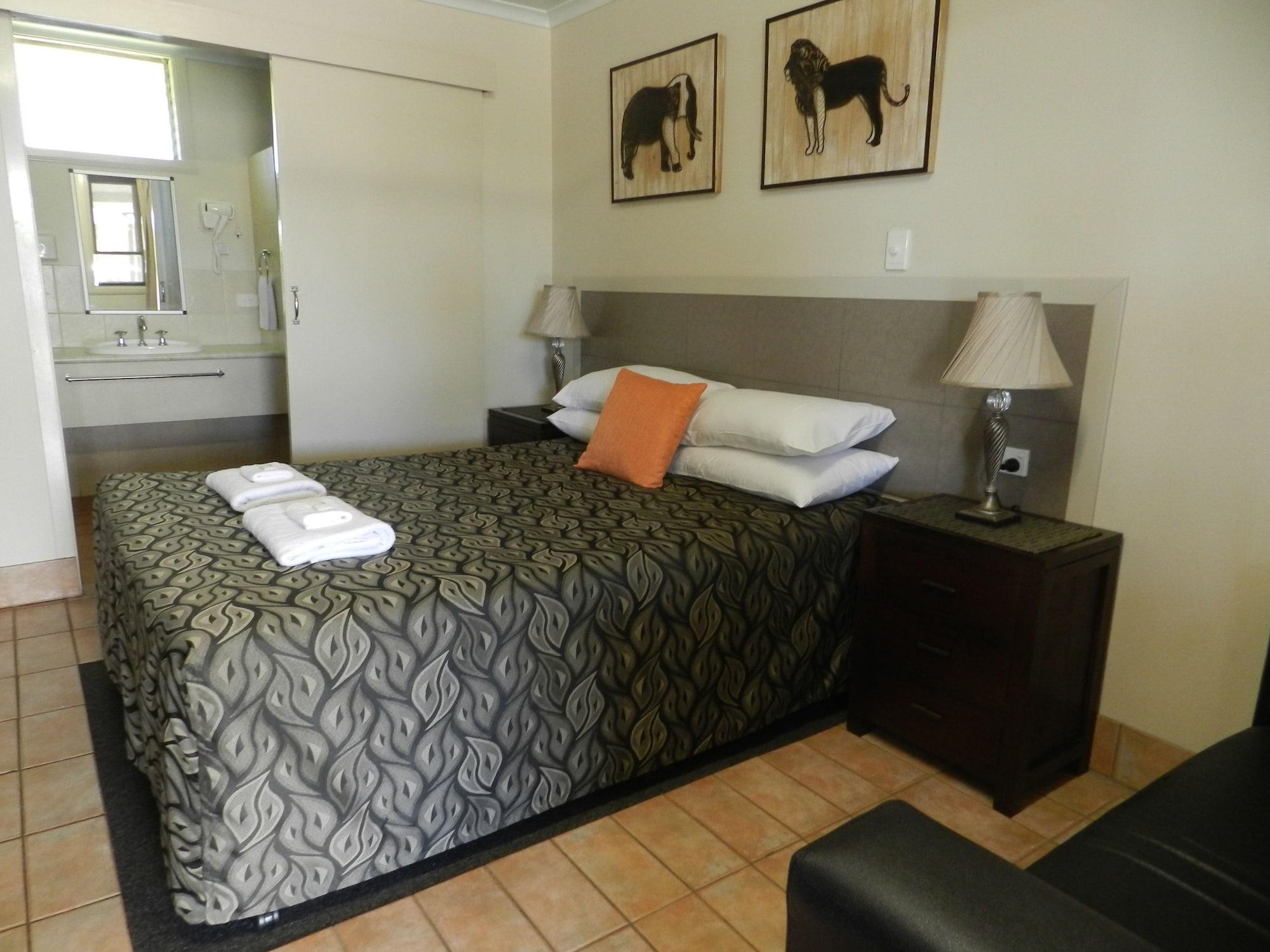 Golden Palms Motor Inn Bundaberg Buitenkant foto