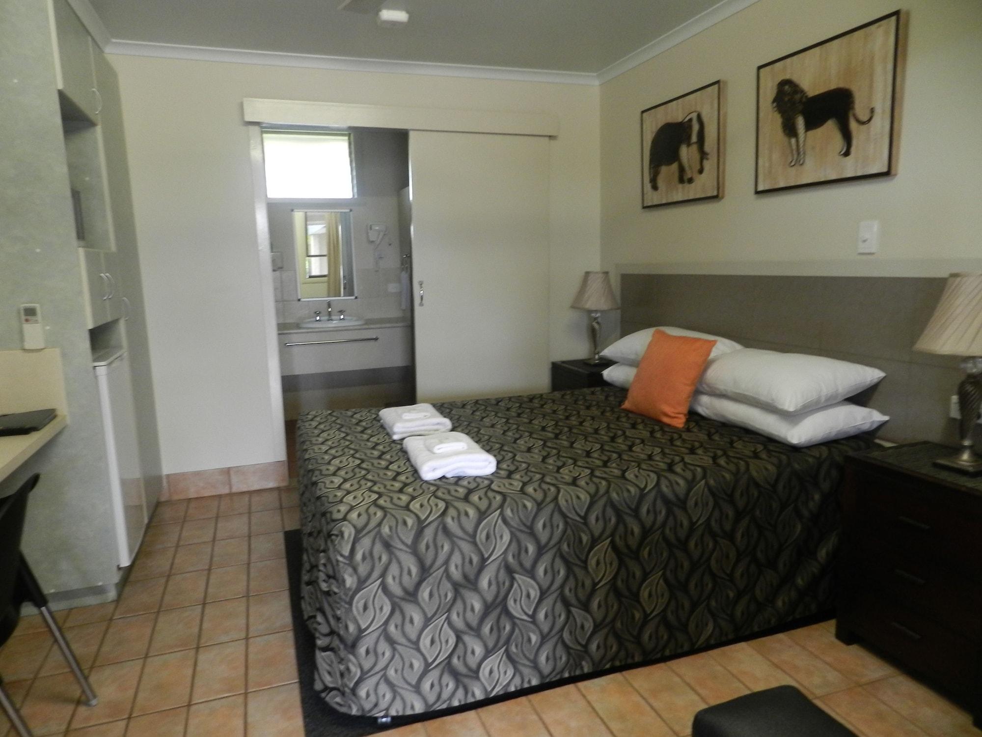 Golden Palms Motor Inn Bundaberg Buitenkant foto