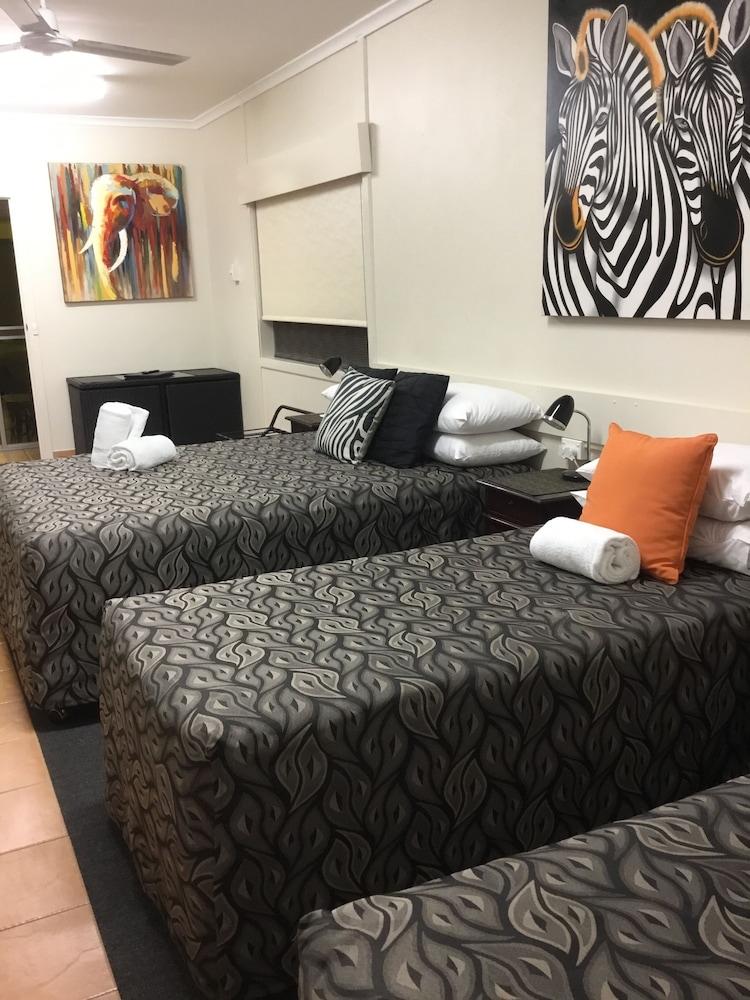 Golden Palms Motor Inn Bundaberg Buitenkant foto