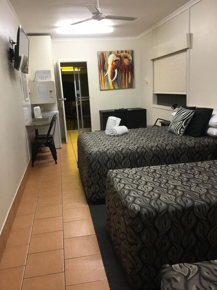 Golden Palms Motor Inn Bundaberg Buitenkant foto