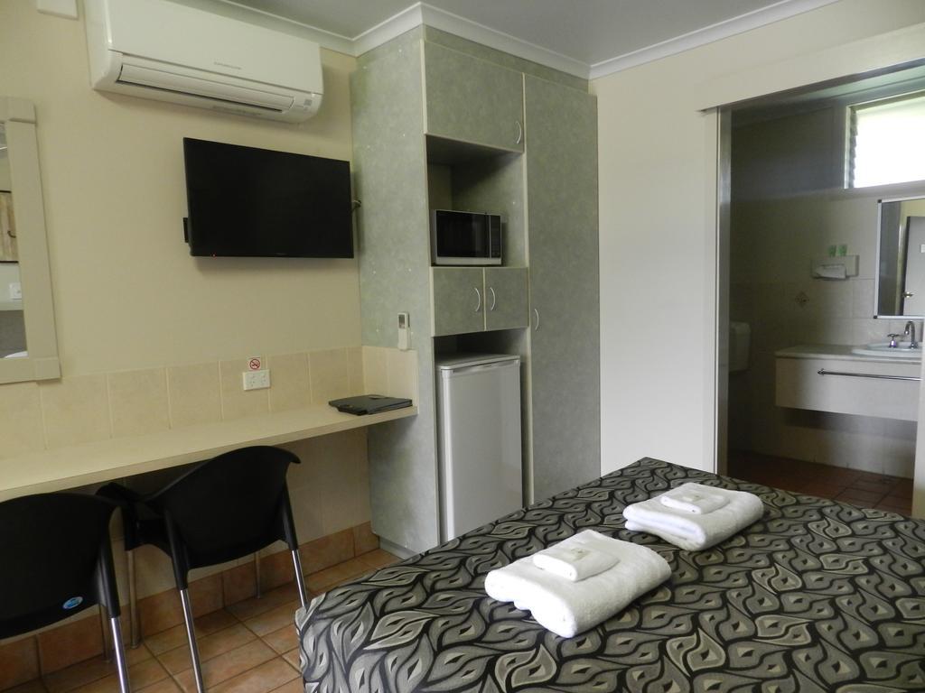 Golden Palms Motor Inn Bundaberg Buitenkant foto
