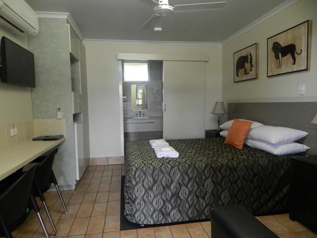 Golden Palms Motor Inn Bundaberg Buitenkant foto