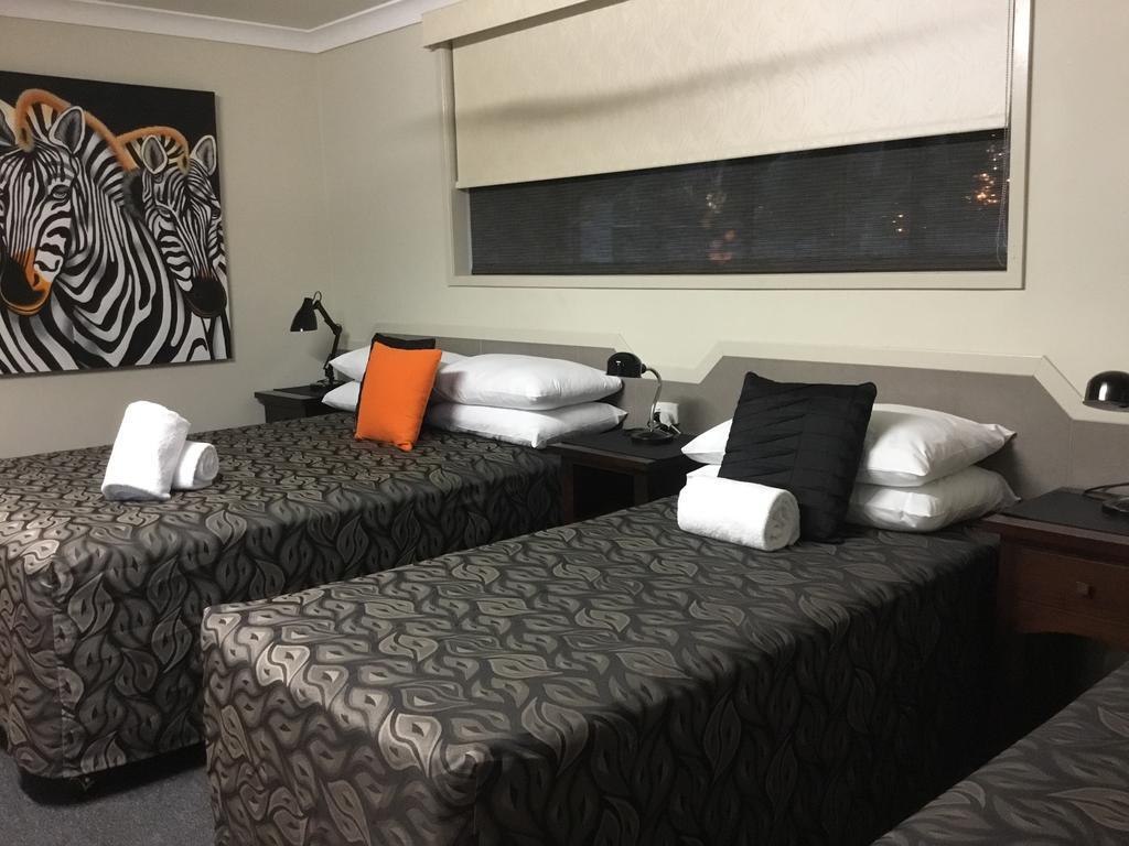 Golden Palms Motor Inn Bundaberg Buitenkant foto