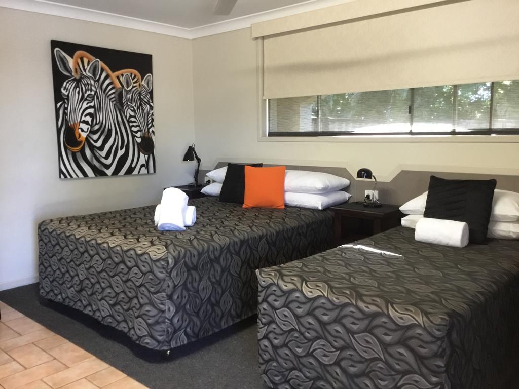 Golden Palms Motor Inn Bundaberg Buitenkant foto