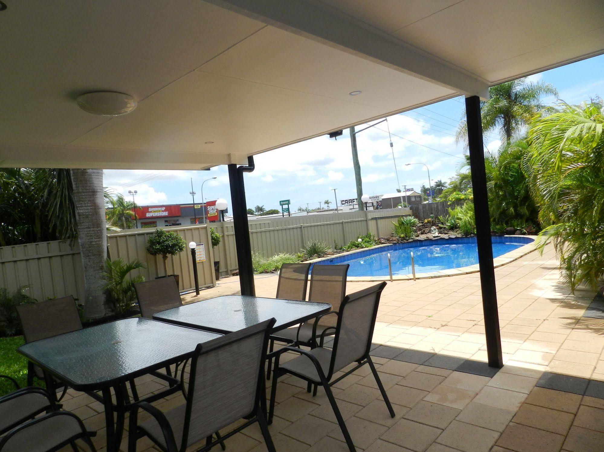 Golden Palms Motor Inn Bundaberg Buitenkant foto