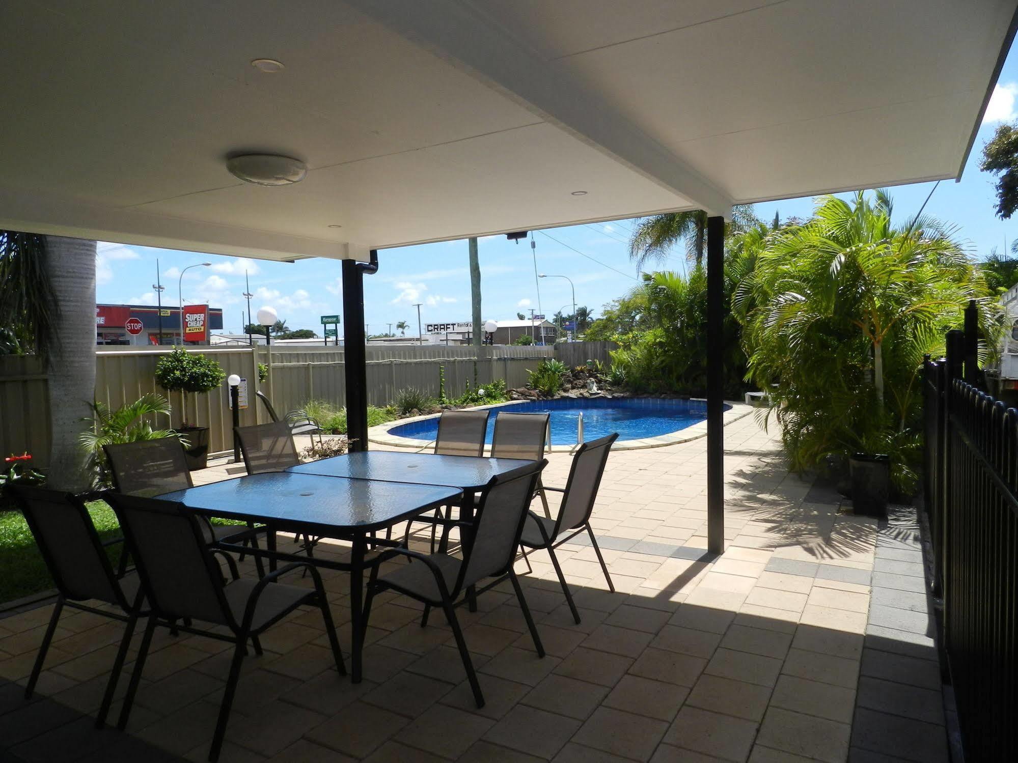 Golden Palms Motor Inn Bundaberg Buitenkant foto