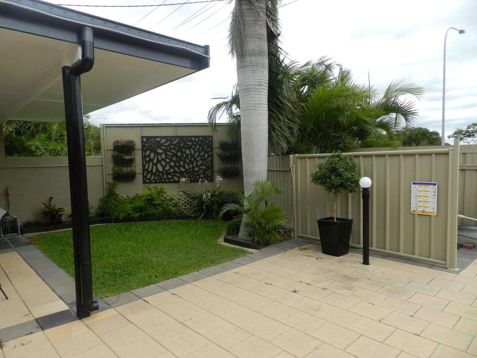 Golden Palms Motor Inn Bundaberg Buitenkant foto